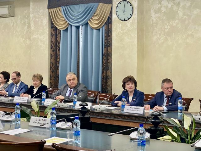 Обеспечение доступности новых лекарственных препаратов обсудили в Общественной палате РФ